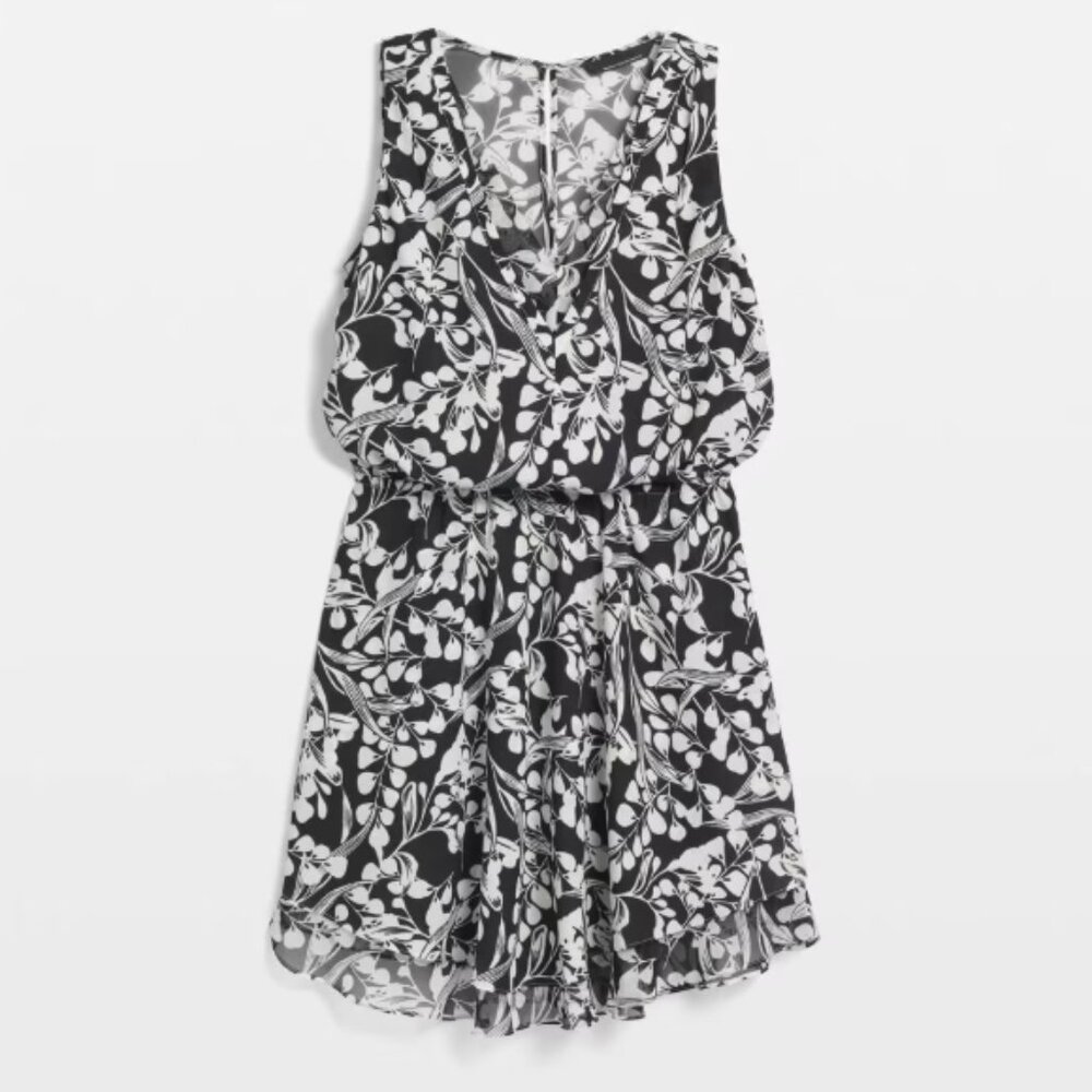 Fun and flirty black and white floral v neck mini dress. NWT WHBM Sz 2